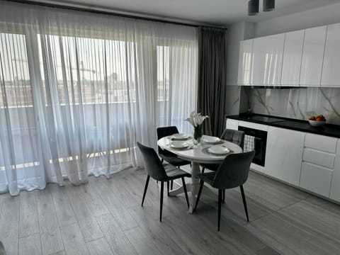 Dining area, City view, stove