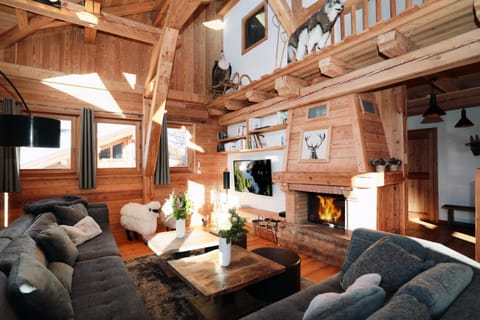 Communal lounge/ TV room, TV and multimedia, Living room, Seating area, Evening entertainment