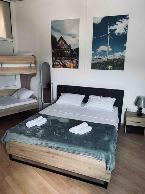 Bed, Photo of the whole room, towels