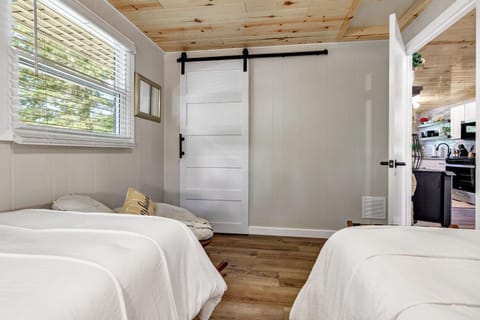 Waubee Lake remodeled cozy cottage on ATV trails! House in Wisconsin