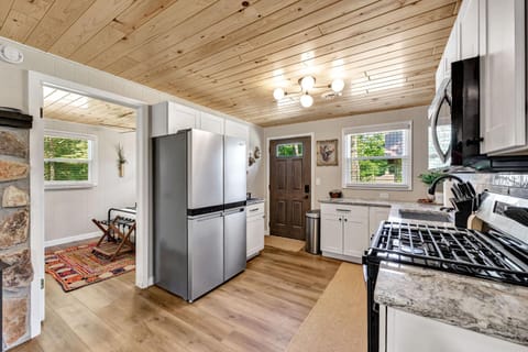 Waubee Lake remodeled cozy cottage on ATV trails! House in Wisconsin