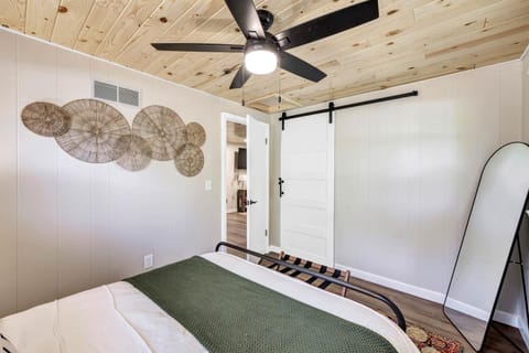 Waubee Lake remodeled cozy cottage on ATV trails! House in Wisconsin