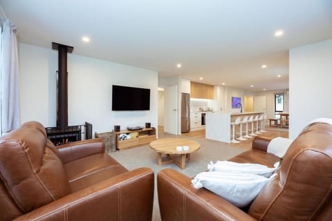 Communal lounge/ TV room, TV and multimedia, Living room, Seating area