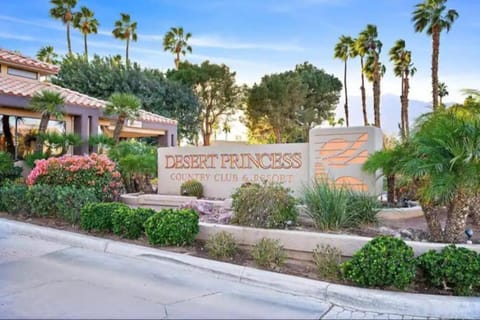 Resort-style living with golf tennis pools and views House in Cathedral City