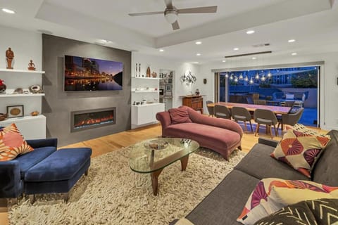 Encinitas Beach Family Retreat with Hot Tub House in Leucadia