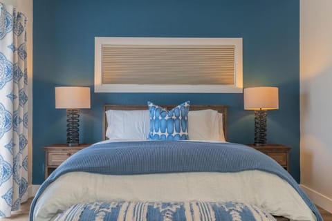 NEW Charming Beach Style 2BR Half Block to OB Pier House in Ocean Beach