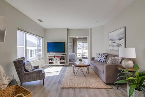 NEW Charming Beach Style Condo Steps to the Sand House in Ocean Beach