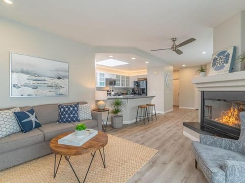 NEW Charming Beach Style Condo Steps to the Sand House in Ocean Beach