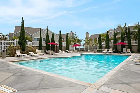 Chic Upstairs Condo Steps from Strands Beach Apartment in Dana Point