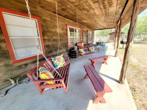 TJs Escape Landmark Oak Tree 1mile2river House in Rio Grande