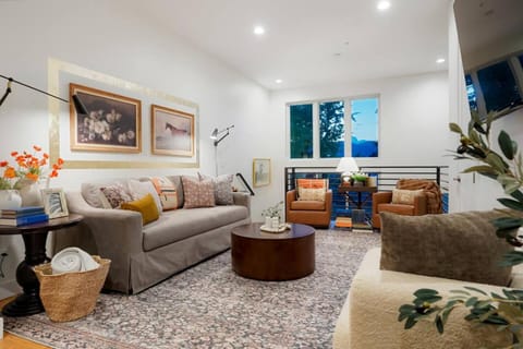 Living room, Seating area