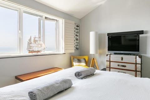 Bed, Bedroom, Sea view