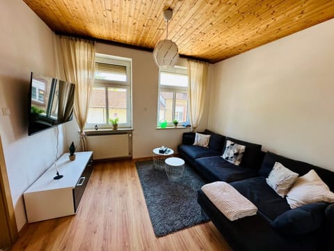 TV and multimedia, Living room, Seating area, Evening entertainment
