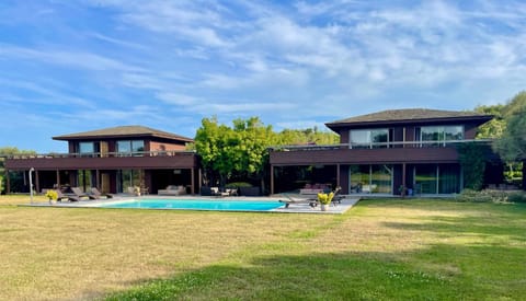 Property building, Spring, Day, Natural landscape, Garden, Garden view, Pool view, Swimming pool, sunbed