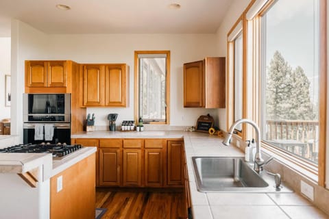 Kitchen or kitchenette, dishwasher, oven, stove