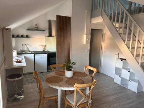 Kitchen or kitchenette, Living room