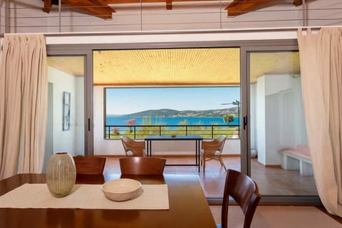 Natural landscape, View (from property/room), Balcony/Terrace, Living room, Seating area, Sea view