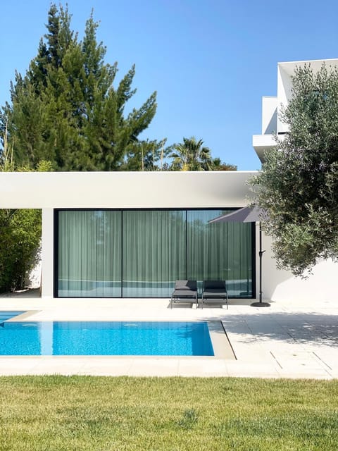 Garden view, Pool view, Swimming pool, sunbed