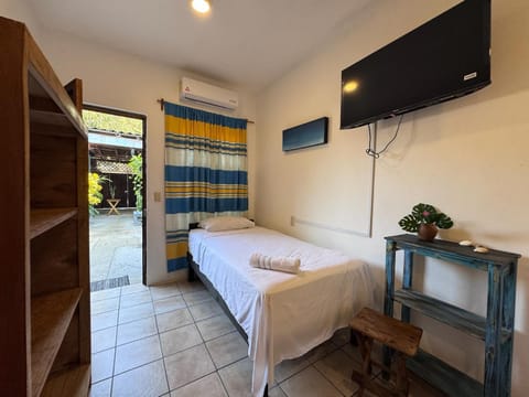 Bed, TV and multimedia, Photo of the whole room, Bedroom, air conditioner