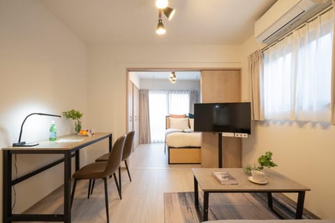 Bed, TV and multimedia, Living room