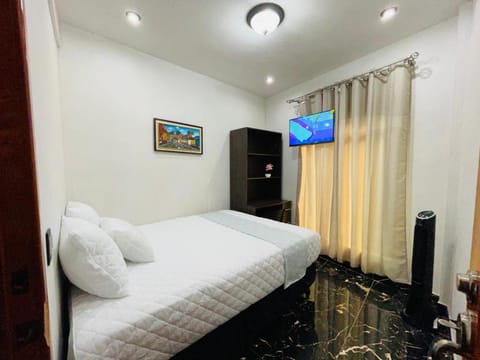 TV and multimedia, Photo of the whole room, Bedroom