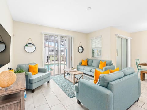 Balcony/Terrace, Photo of the whole room, Decorative detail, Pool view, Swimming pool