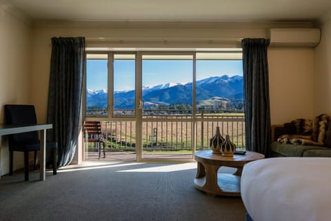Bed, Natural landscape, View (from property/room), Balcony/Terrace, Photo of the whole room, Bedroom, Mountain view