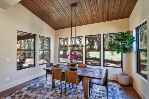 Violet Retreat House in McCall