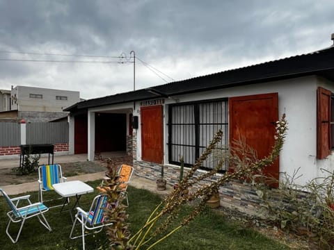 Property building, Patio, Day, BBQ facilities, Beach, Pets, Parking, internet