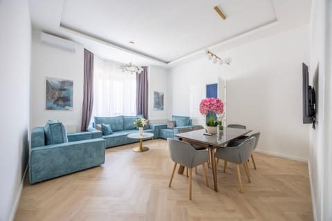 Living room, Seating area, Dining area