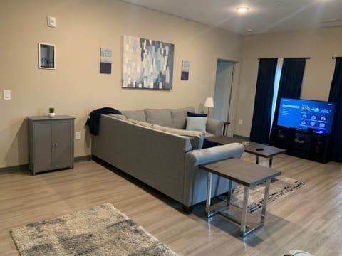 Harbor Haven, Just 2 miles from Beale! Apartment in Mud Island