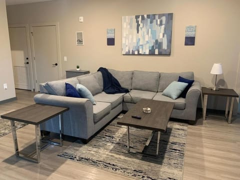 Harbor Haven, Just 2 miles from Beale! Apartment in Mud Island