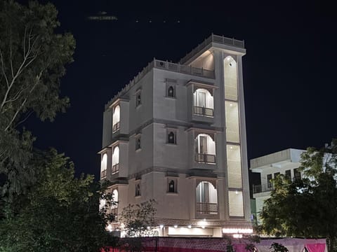 Facade/entrance, Night