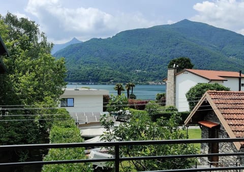 Property building, Day, Natural landscape, Balcony/Terrace, Lake view, Mountain view