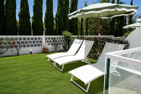 Garden, sunbed