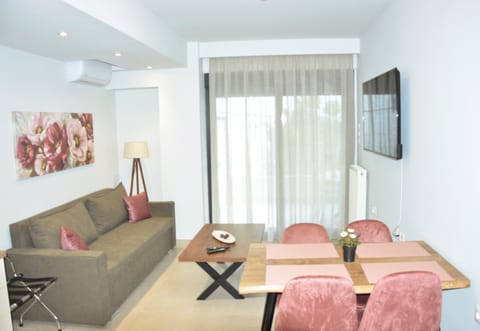 TV and multimedia, Living room, Seating area, Dining area, Evening entertainment, air conditioner