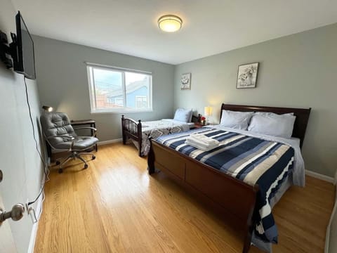 Spacious 5B 2 5ba House 4 Free Driveway parking House in San Francisco