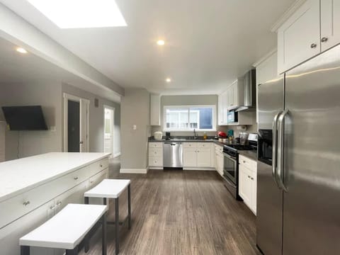 Spacious 5B 2 5ba House 4 Free Driveway parking House in San Francisco