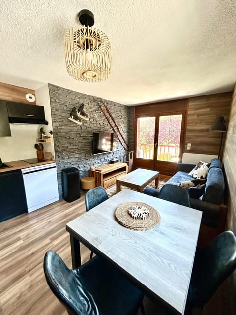 Kitchen or kitchenette, Living room, Dining area, stove, kitchen