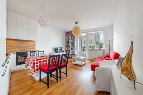 TV and multimedia, Kitchen or kitchenette, Living room, Seating area, Dining area