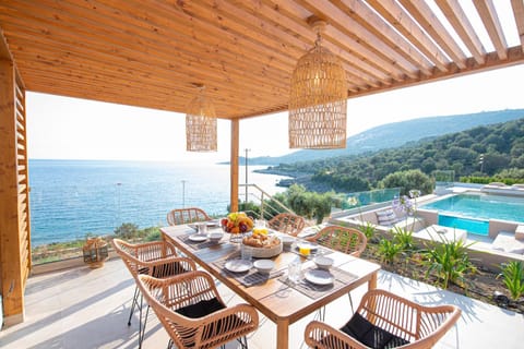 Day, Dining area, Pool view, Sea view