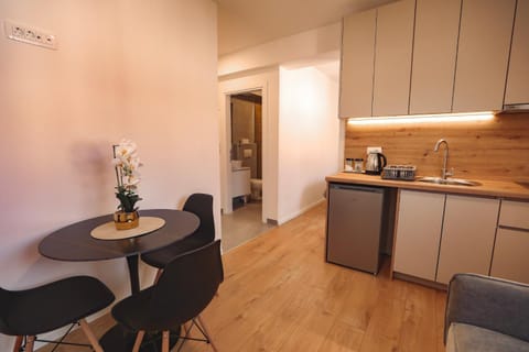 Kitchen or kitchenette, Living room, Seating area