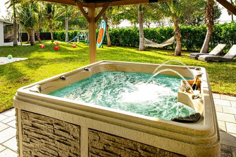Natural landscape, Hot Tub, Garden view