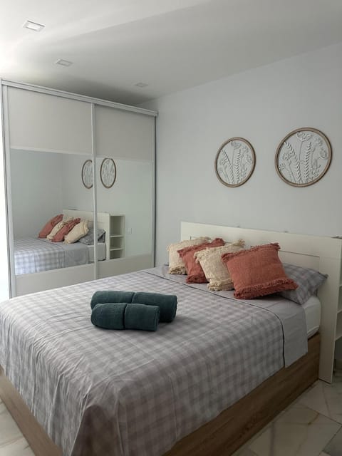 Bed, Photo of the whole room, Bedroom, wardrobe