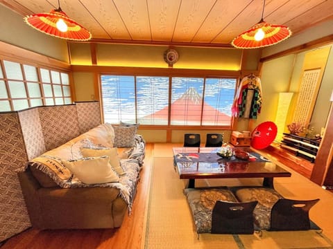 Living room, Photo of the whole room