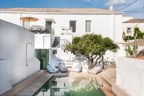 Property building, Day, Garden, Swimming pool