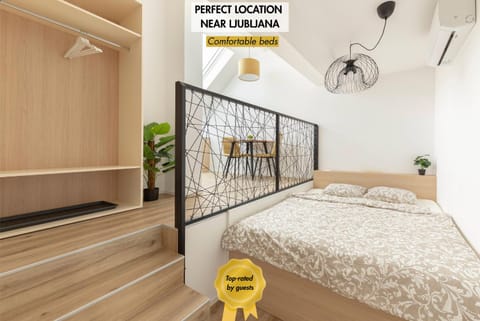 Bed, Property logo or sign, Photo of the whole room, Bedroom, Text overlay, Certificate/Award