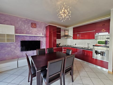 Kitchen or kitchenette, Dining area, dishwasher, oven, stove