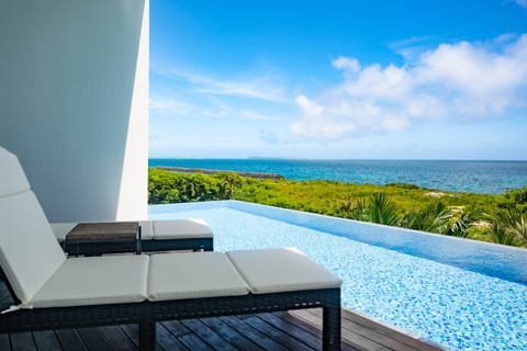 Balcony/Terrace, Pool view, Swimming pool, sunbed