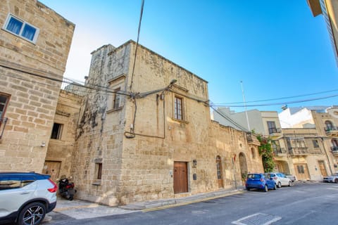 New to the market - Unique house with pool by SF Homes Apartment in Malta